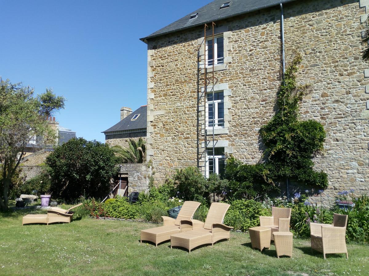Grand Hotel De Port Blanc Penvénan 外观 照片