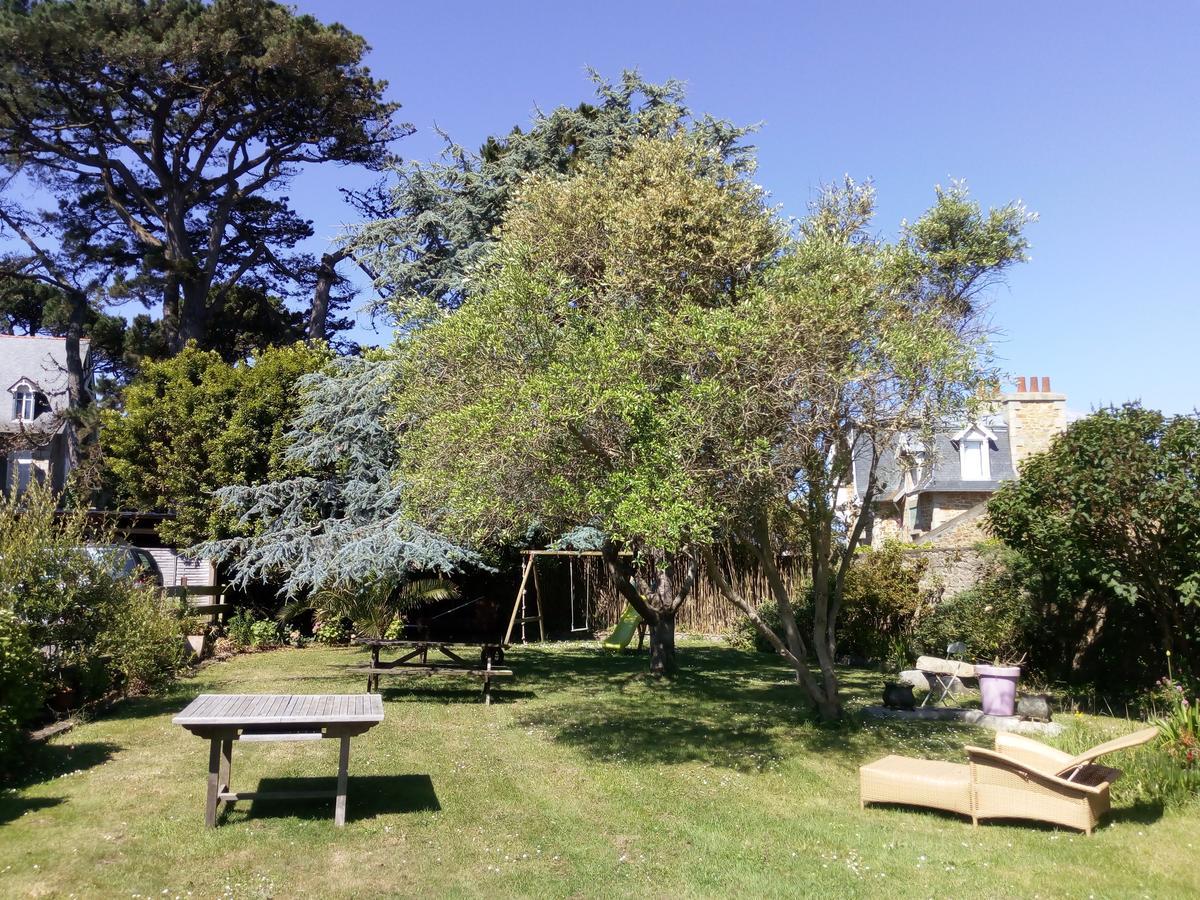 Grand Hotel De Port Blanc Penvénan 外观 照片